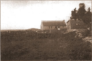 Vue des bâtiments d'habitation des stagiaires du C.N.G. sur l'île de Drennec